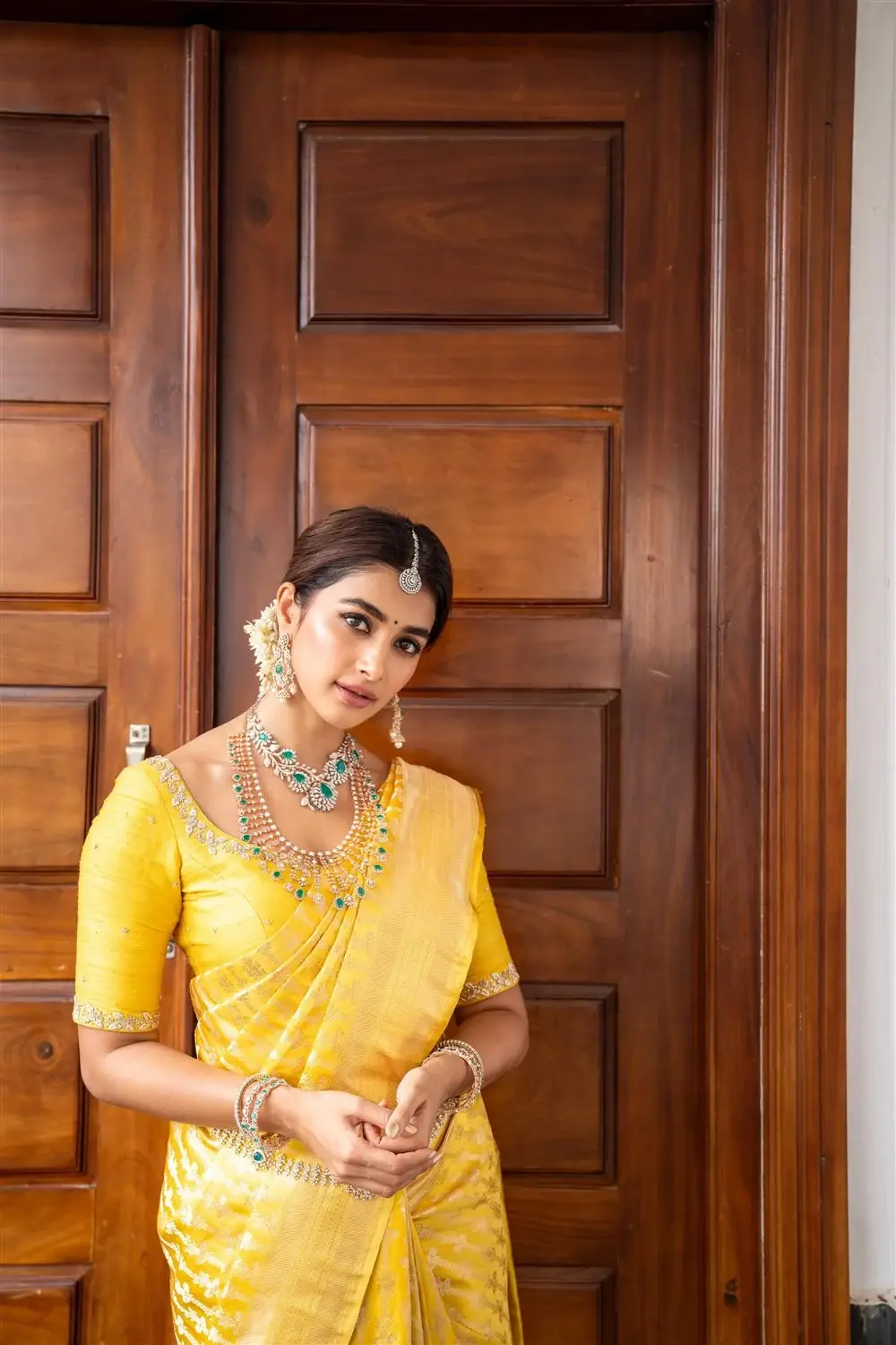 TELUGU ACTRESS POOJA HEGDE IN YELLOW SILK SAREE 10